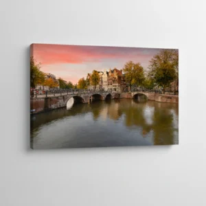 3.-Amsterdam-pod-ruzicastim-nebom